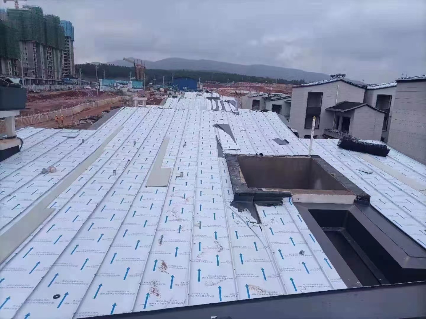 铝镁锰屋面板的安装流程有哪些？
