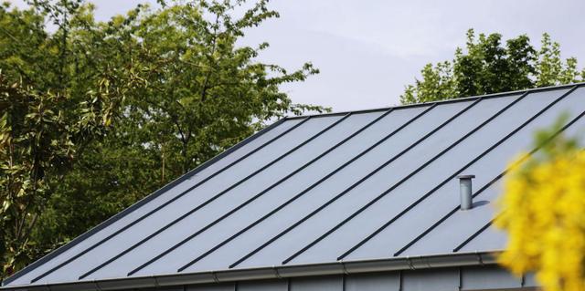 铝镁锰屋面板-轻质化设计助力节能降耗！